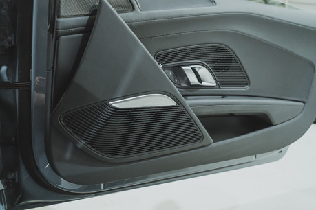 Audi R8 V10 PERFORMANCE CARBON BLACK QUATTRO. B & O SOUND SYSTEM. 46