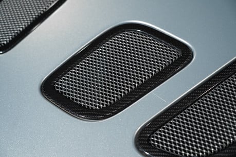 Aston Martin Vantage S V12. 1 OF 114 RHD MANUALS. CARBON FIBRE EXTERIOR. REAR CAM. PREMIUM AUDIO 22