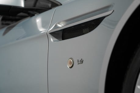 Aston Martin Vantage S V12. 1 OF 114 RHD MANUALS. CARBON FIBRE EXTERIOR. REAR CAM. PREMIUM AUDIO 26