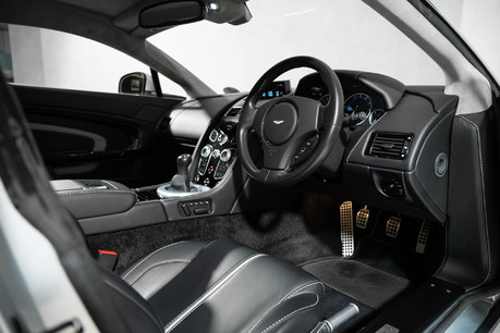 Aston Martin Vantage S V12. 1 OF 114 RHD MANUALS. CARBON FIBRE EXTERIOR. REAR CAM. PREMIUM AUDIO 28