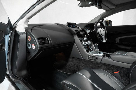 Aston Martin Vantage S V12. 1 OF 114 RHD MANUALS. CARBON FIBRE EXTERIOR. REAR CAM. PREMIUM AUDIO 31