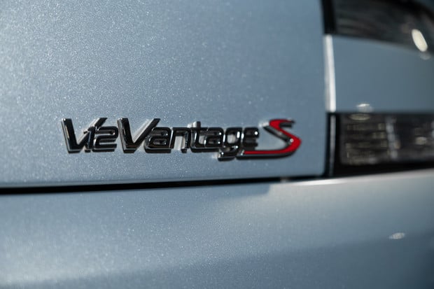 Aston Martin Vantage S V12. 1 OF 114 RHD MANUALS. CARBON FIBRE EXTERIOR. REAR CAM. PREMIUM AUDIO 1