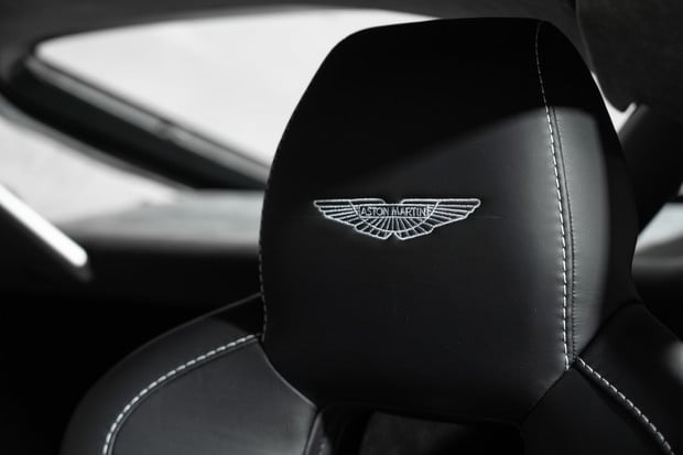 Aston Martin Vantage S V12. 1 OF 114 RHD MANUALS. CARBON FIBRE EXTERIOR. REAR CAM. PREMIUM AUDIO 2