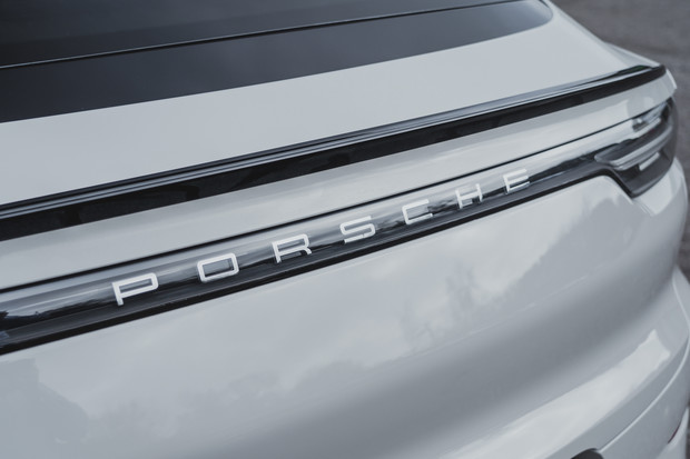 Porsche Cayenne TURBO S V8 E-HYBRID. HUD. CERAMIC BRAKES. PORSCHE WARRANTY UNTIL JUNE 2025. 2