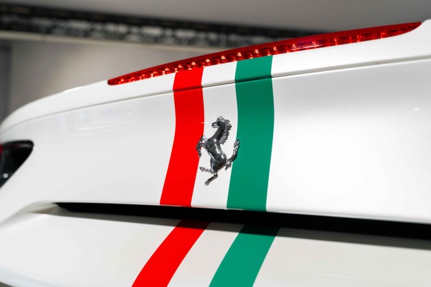 Ferrari 488 SPIDER. BIANCO ITALIA PAINTWORK. GOLDRAKE RACE SEATS. SPORTS EXHAUST. 2