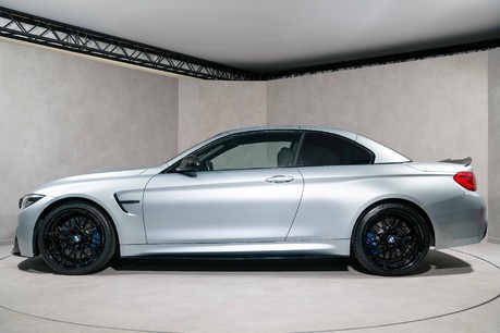 BMW 4 Series M4 COMPETITION. CARBON EXTERIOR PACK. EXTENDED CARBON INTERIOR PACK. 10