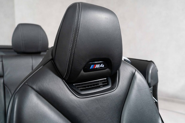 BMW 4 Series M4 COMPETITION. CARBON EXTERIOR PACK. EXTENDED CARBON INTERIOR PACK. 1