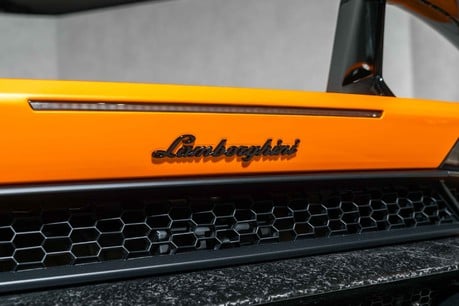 Lamborghini Huracan LP 640-4 PERFORMANTE SPYDER. FSH LAMBO. CENTRE LOCK WHEELS. 29