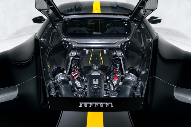 Ferrari 488 Pista 3.9 V8. CARBON EXT & MATT CARBON INT. CARBON ENGINE BAY. FACTORY PPF 3