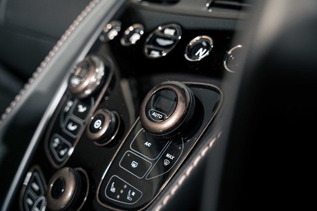 Aston Martin Vanquish V12 S VOLANTE. B&O SOUND SYSTEM. CARBON CERAMICS. 49