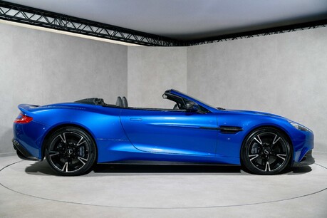 Aston Martin Vanquish V12 S VOLANTE. B&O SOUND SYSTEM. CARBON CERAMICS. 10