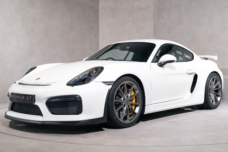 Porsche Cayman GT4. CLUB SPORT PACK. CERAMIC BRAKES. SPORTS CHRONO PACK. SPORT EXHAUST. 3