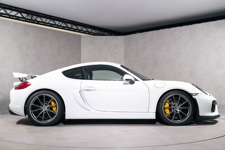 Porsche Cayman GT4. CLUB SPORT PACK. CERAMIC BRAKES. SPORTS CHRONO PACK. SPORT EXHAUST. 7