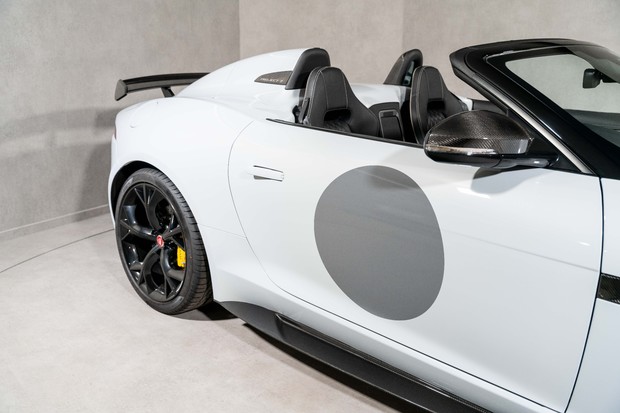 Jaguar F-Type PROJECT 7. 1 OF 250. GLACIER WHITE. CARBON CERAMICS. EXTENSIVE EXT CARBON. 5