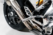 Norton V4 SV. CARBON FIBRE BODYWORK. ÖHLINS SUSPENSION. CARBON BST WHEELS. 32