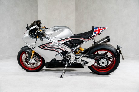 Norton V4 SV. MANX. PLATINUM BODYWORK. ÖHLINS SUSPENSION. RED OZ ALUMINIUM WHEELS 5