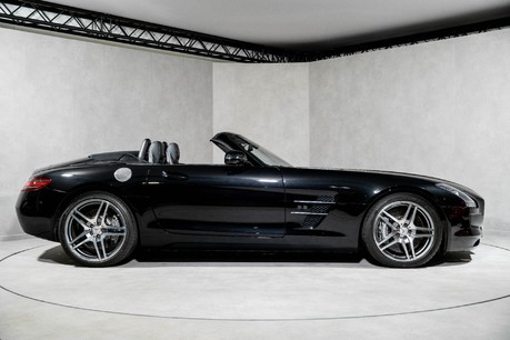 Mercedes-Benz SLS AMG ROADSTER. AMG SPORTS SUSPENSION. AMG ALLOY WHEELS. HEATED SEATS. 7