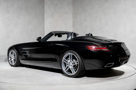 Mercedes-Benz SLS SLS AMG ROADSTER. AMG SPORTS SUSPENSION. AMG ALLOY WHEELS. HEATED SEATS. 6