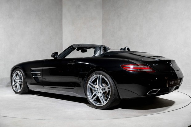 Mercedes-Benz SLS SLS AMG ROADSTER. AMG SPORTS SUSPENSION. AMG ALLOY WHEELS. HEATED SEATS. 1