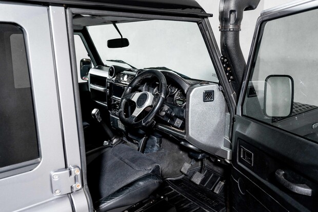 Land Rover Defender 110 110 ICON. MOMO STEERING WHEEL. RECARO SPORTS SEATS. PERFORMANCE UPGRADES. 2