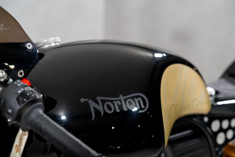 Norton Dominator SS PHANTOM. ONE OF A KIND BUILD. MONOBLOCK BREMBO BRAKES. OHLINS SUSPENSION 18