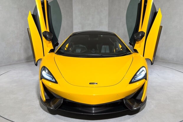 McLaren 570GT V8 SSG. MSO PAINT. SOFT CLOSE DOORS. HEATED SEATS. CARBON FIBRE INT. LIFT. 1