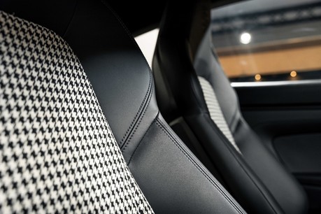 Porsche 911 GT3 TOURING PDK. HOUNDSTOOTH INTERIOR. FRONT PPF. SPORTS CHRONO. 28