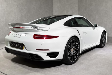 Porsche 911 TURBO S PDK. SPORTS CHRONO PACK. ELECTRIC GLASS ROOF. CERAMIC BRAKES. BOSE. 4