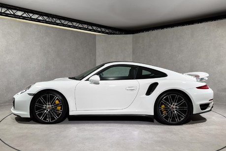 Porsche 911 TURBO S PDK. SPORTS CHRONO PACK. ELECTRIC GLASS ROOF. CERAMIC BRAKES. BOSE. 8