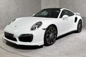 Porsche 911 TURBO S PDK. SPORTS CHRONO PACK. ELECTRIC GLASS ROOF. CERAMIC BRAKES. BOSE. 3