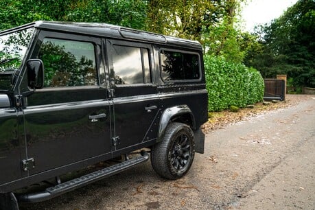 Land Rover Defender 110 TD XS STATION WAGON. HEATED FRONT SEATS. BLUETOOTH. SUNROOF. 7 SEATS. 7