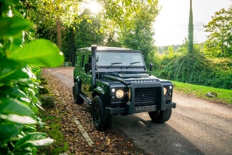 Land Rover Defender 110 TD XS STATION WAGON. HEATED FRONT SEATS. BLUETOOTH. SUNROOF. 7 SEATS. 4