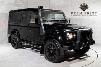 Land Rover Defender 110 TD XS STATION WAGON. HEATED FRONT SEATS. BLUETOOTH. SUNROOF. 7 SEATS. 