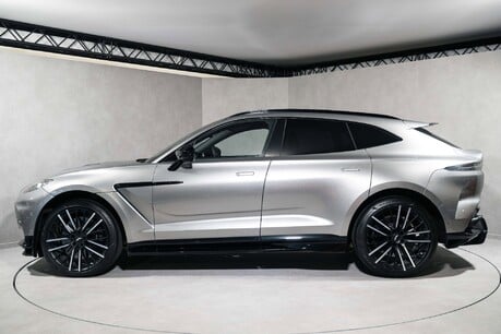 Aston Martin DBX 707 V8. ASTON WARRANTY. 2023 MODEL. CARBON CERAMICS. SPORTS EXHAUST. 8