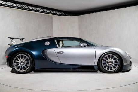 Bugatti Veyron 16.4. UK CAR. LOW MILEAGE. ADJUSTABLE SUSPENSION. HEATED SEATS. BURMESTER. 7