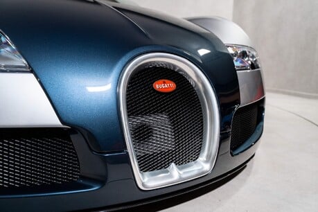 Bugatti Veyron 16.4. UK CAR. LOW MILEAGE. ADJUSTABLE SUSPENSION. HEATED SEATS. BURMESTER. 24