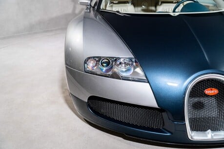 Bugatti Veyron 16.4. UK CAR. LOW MILEAGE. ADJUSTABLE SUSPENSION. HEATED SEATS. BURMESTER. 13