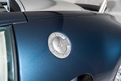 Bugatti Veyron 16.4. UK CAR. LOW MILEAGE. ADJUSTABLE SUSPENSION. HEATED SEATS. BURMESTER. 51