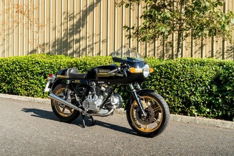 Ducati 900 SS DESMO. EXCELLENT EXAMPLE. NEW GASKETS. UPDATED CARBS. SINGLE & DUAL SEAT 2