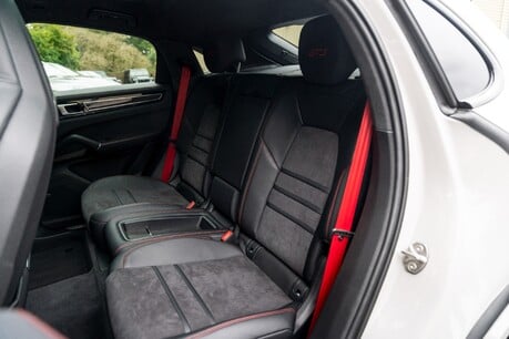 Porsche Cayenne GTS. CARBON INT PACK. BOSE. HEATED STEERING WHEEL. PAN ROOF. CARPLAY. 15