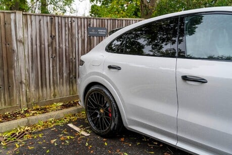 Porsche Cayenne GTS. CARBON INT PACK. BOSE. HEATED STEERING WHEEL. PAN ROOF. CARPLAY. 35