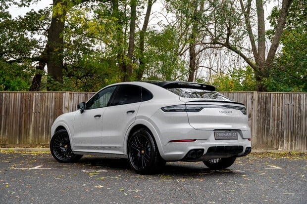 Porsche Cayenne GTS. CARBON INT PACK. BOSE. HEATED STEERING WHEEL. PAN ROOF. CARPLAY. 4