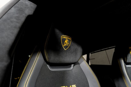 Lamborghini Urus PERFORMANTE. WARRANTY. ADAS PACK. CARBON FIBRE EXT. AMBIENT LIGHTING. B&O. 17