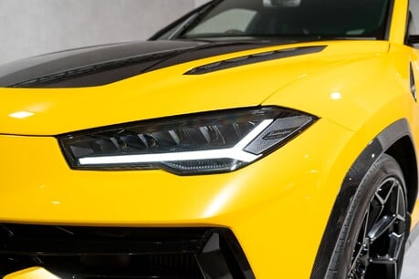 Lamborghini Urus PERFORMANTE. WARRANTY. ADAS PACK. CARBON FIBRE EXT. AMBIENT LIGHTING. B&O. 42