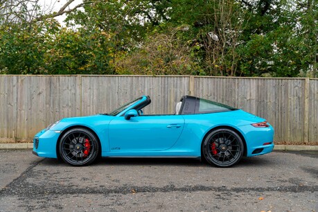 Porsche 911 TARGA 4 GTS PDK. WARRANTY. SPORTS CHRONO. HEATED STEERING WHEEL & SEATS 6