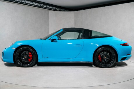 Porsche 911 TARGA 4 GTS PDK. WARRANTY. SPORTS CHRONO. HEATED STEERING WHEEL & SEATS 11