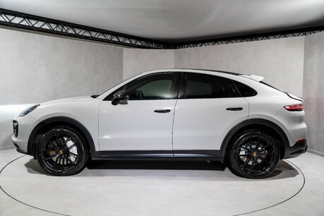 Porsche Cayenne V6 S. SPORTS CHRONO. HOUNDSTOOTH INTERIOR. HEATED SEATS. SPORTS EXHAUST. 8