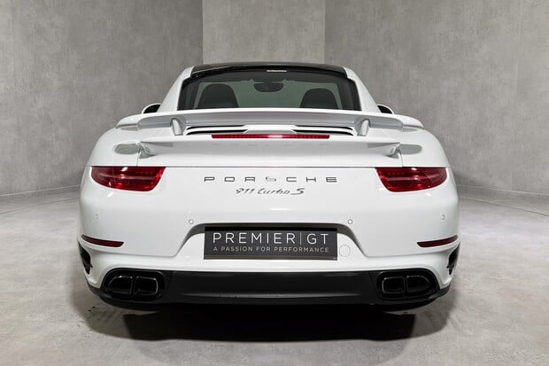 Porsche 911 TURBO S PDK. SPORTS CHRONO PACK. ELECTRIC GLASS ROOF. CERAMIC BRAKES. BOSE. 1