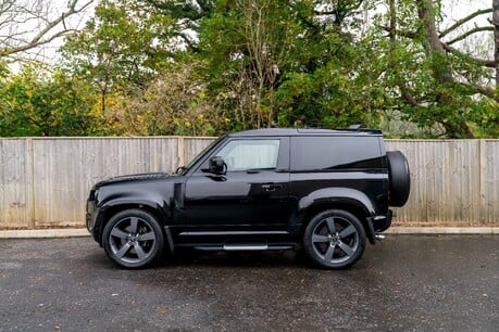 Land Rover Defender 90 V8. NOW SOLD. SIMILAR REQUIRED. PLEASE CALL 01903 254800. 7