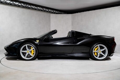 Ferrari F8 SPIDER. CARBON INT. PASSENGER DISPLAY. LIFT. 10